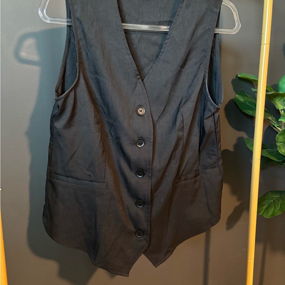 SHEIN Black Button-Down Sleeveless vest